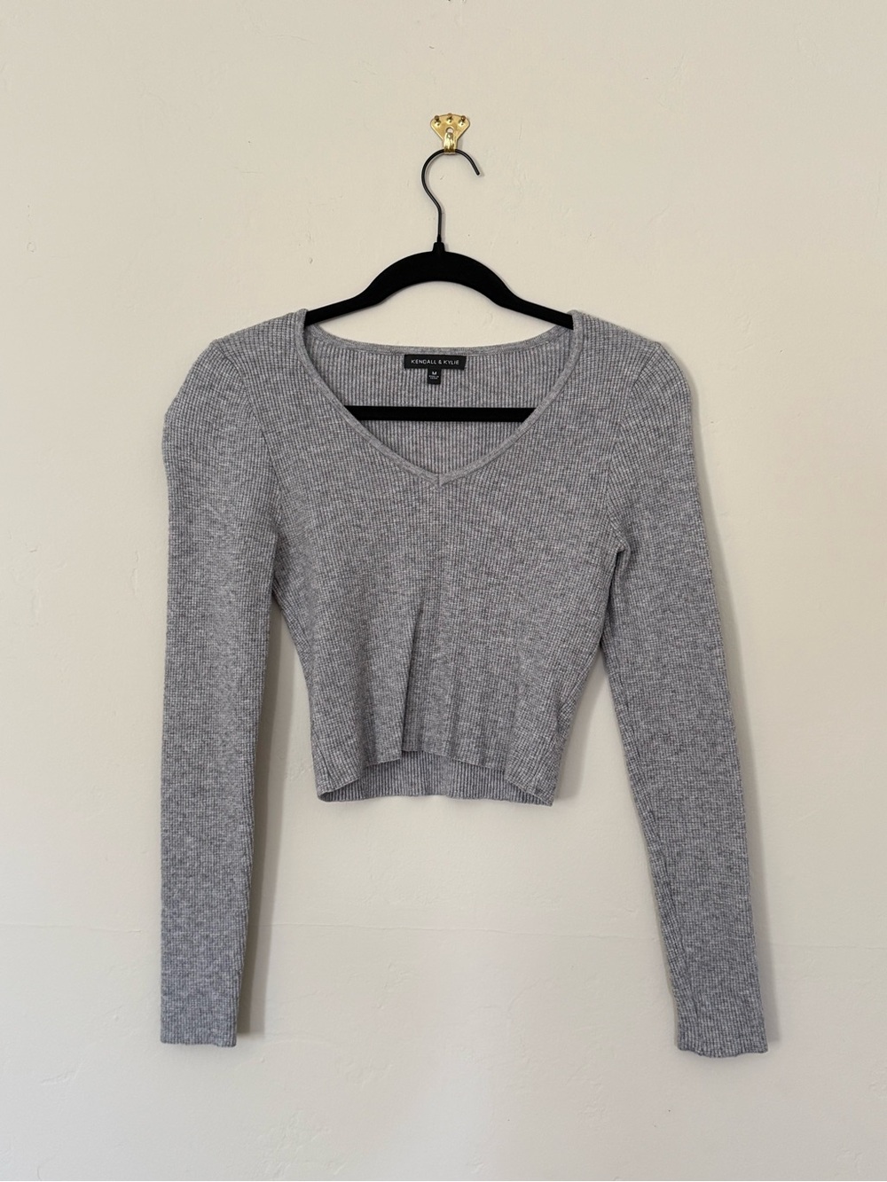 Kendall & Kylie Gray Ribbed V-Neck Long Sleeve Crop Top